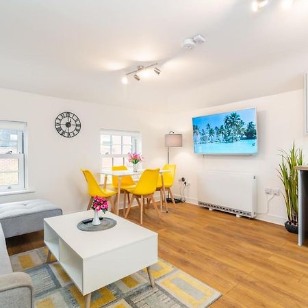 Town Center Apartment With 55” Smart Tv+Netflix Андовер Экстерьер фото