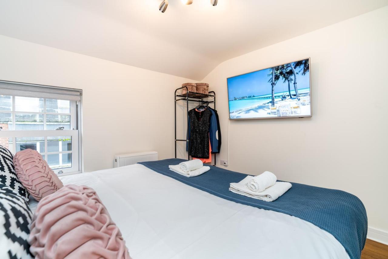 Town Center Apartment With 55” Smart Tv+Netflix Андовер Экстерьер фото