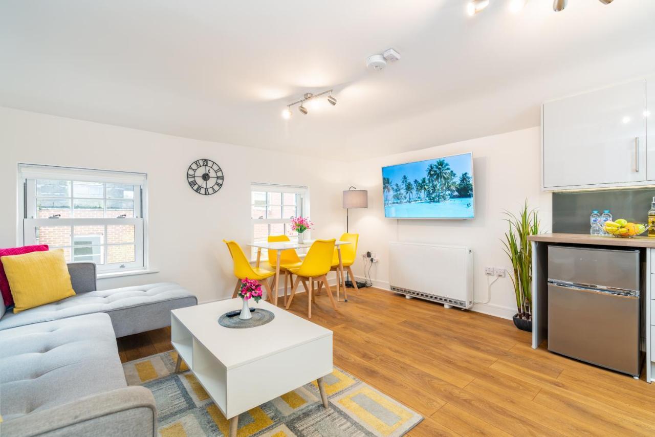 Town Center Apartment With 55” Smart Tv+Netflix Андовер Экстерьер фото